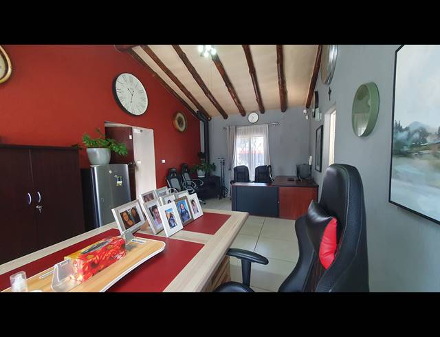 3 BEDROOM FREEHOLD FOR SALE IN BRACKENDOWNS